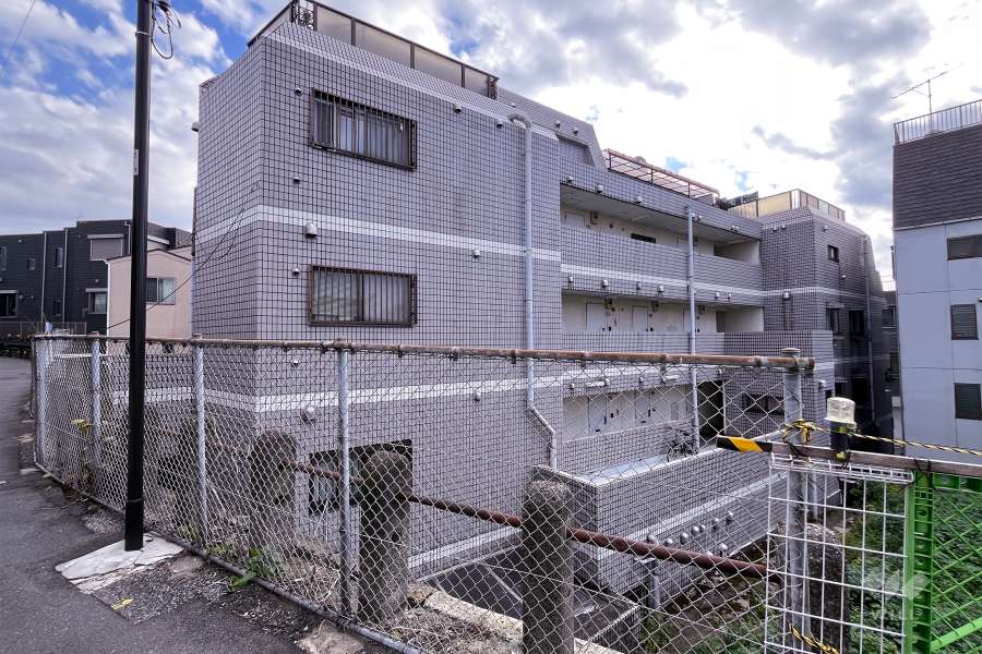 光建ヴォルフスガルテン護国寺の外観（北西側から）