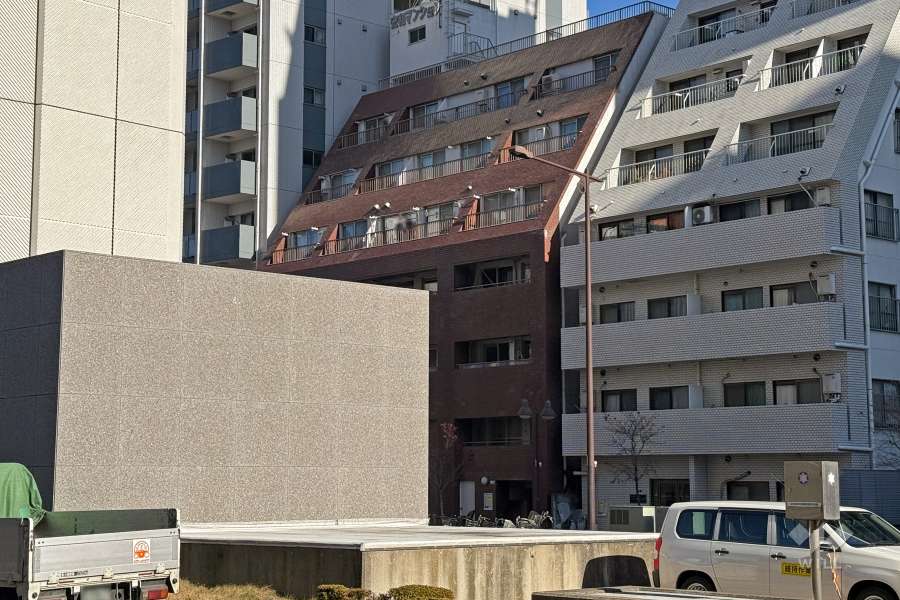 宏和マンションの外観（南西側から）