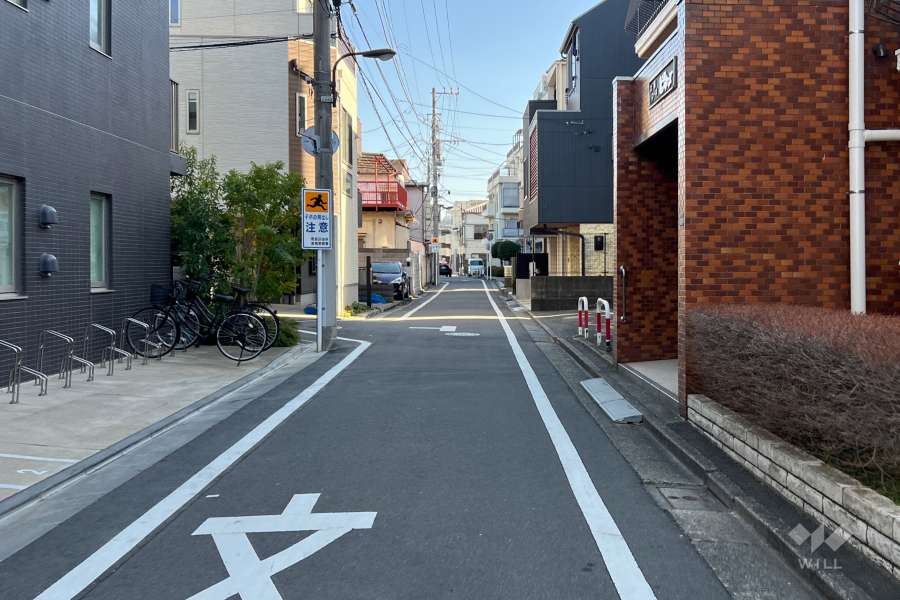 敷地北東側の前面道路