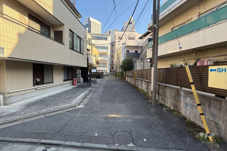 敷地北西側の前面道路
