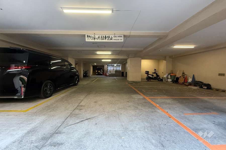 敷地内駐車場（屋内平面式）