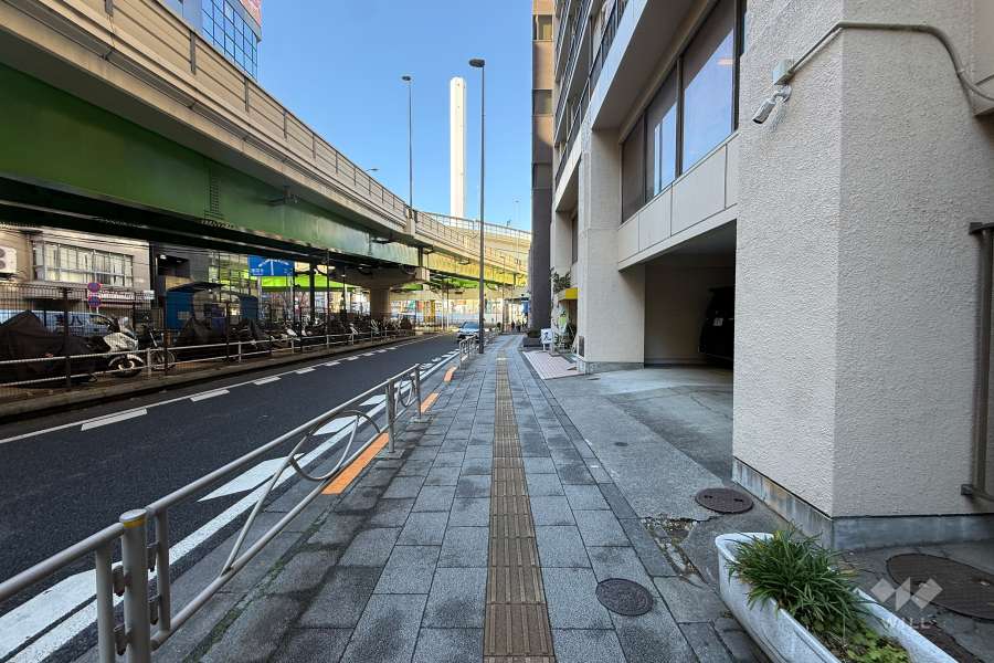 敷地南西側の前面道路