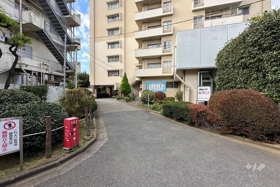 敷地入り口