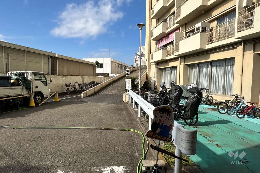 駐車場出の入り口
