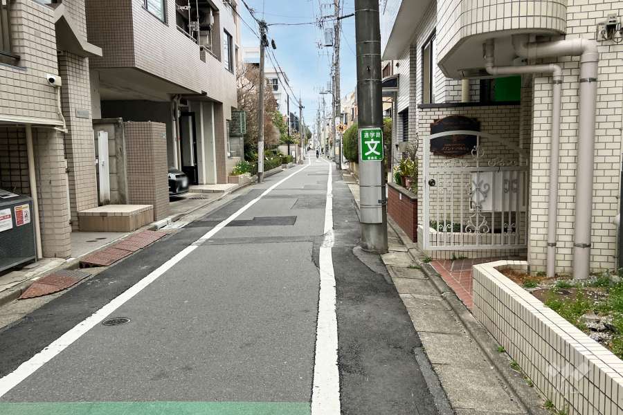 敷地北西側の前面道路