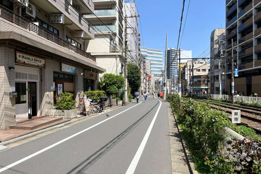 敷地南東側の前面道路