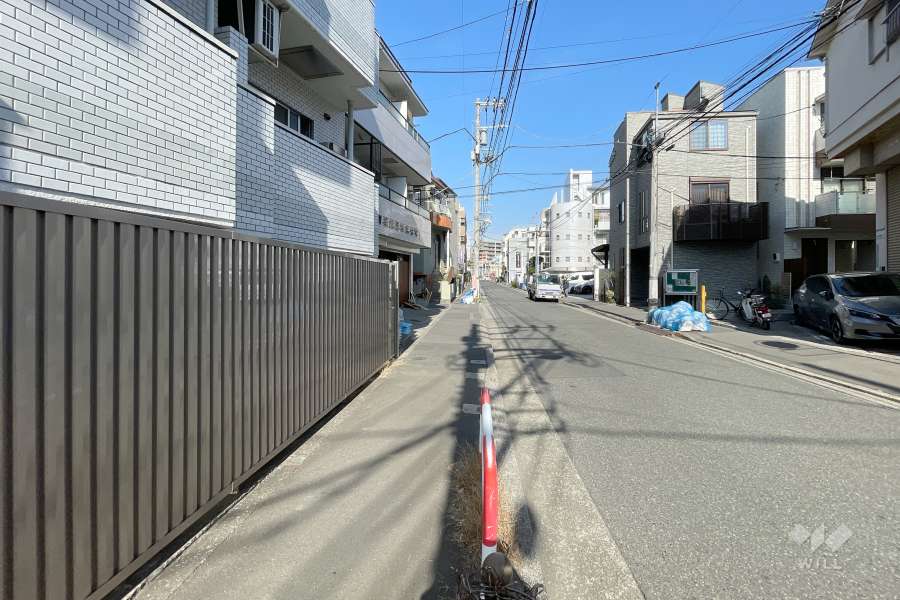 敷地東側の前面道路