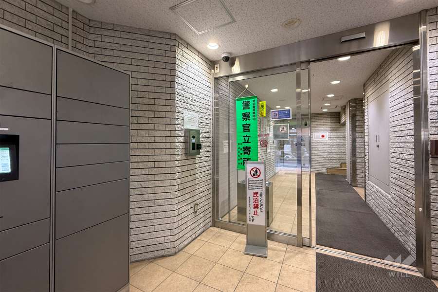 エントランスはオートロック付きです。