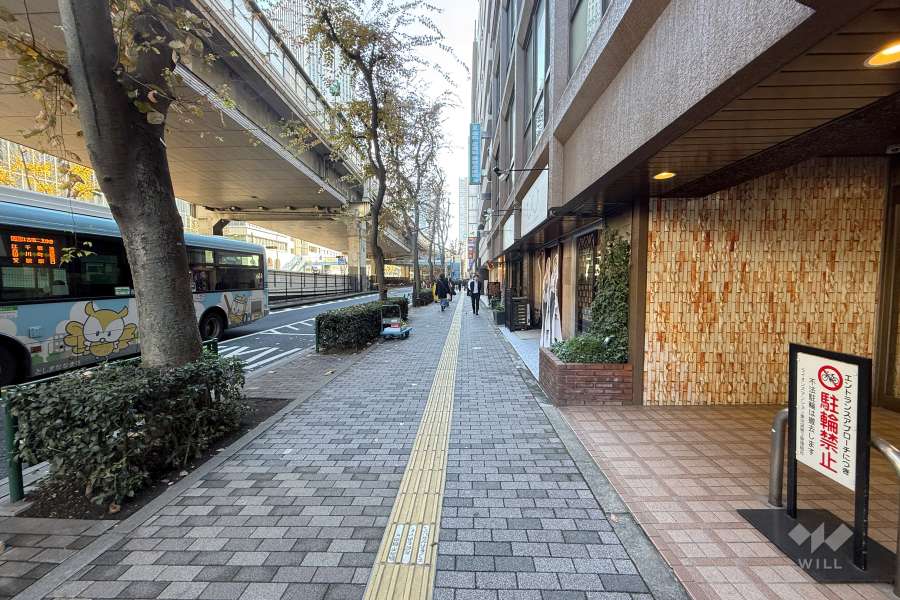 敷地東側の前面道路
