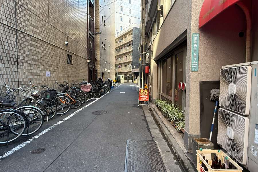 敷地南東側の前面道路