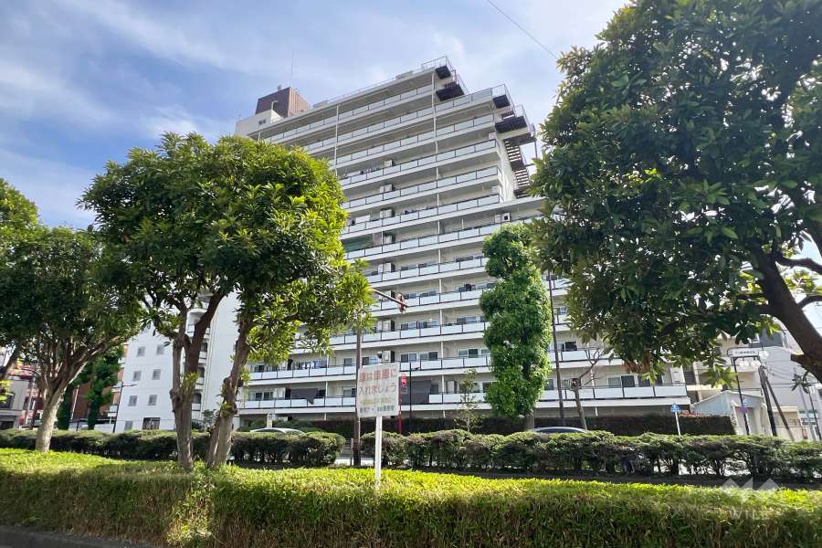 東建池袋要町マンションの外観（北側から）