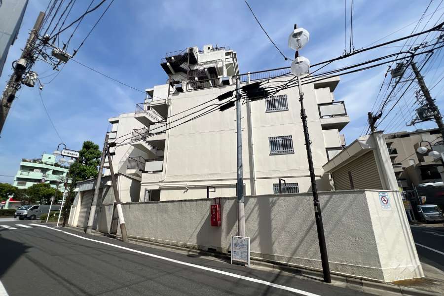 東建池袋要町マンションの外観（西側から）