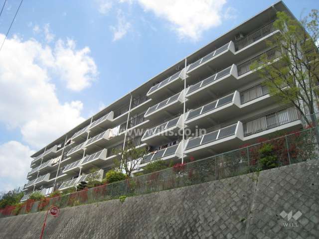 伏尾台Ａ団地1号棟の外観（南東側から）
