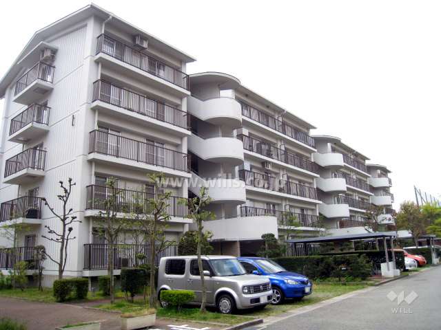 伏尾台Ａ団地1号棟の外観（北東側から）
