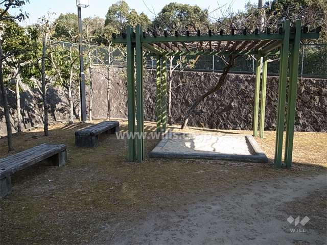 敷地内の小さな公園（砂場）