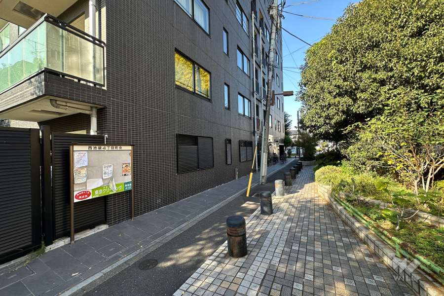 敷地東側の前面道路