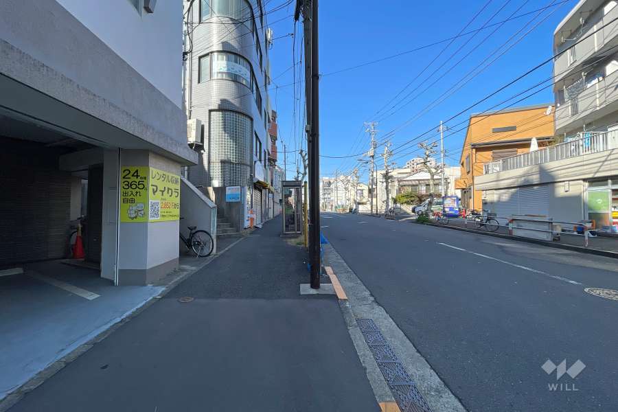 敷地北東側の前面道路