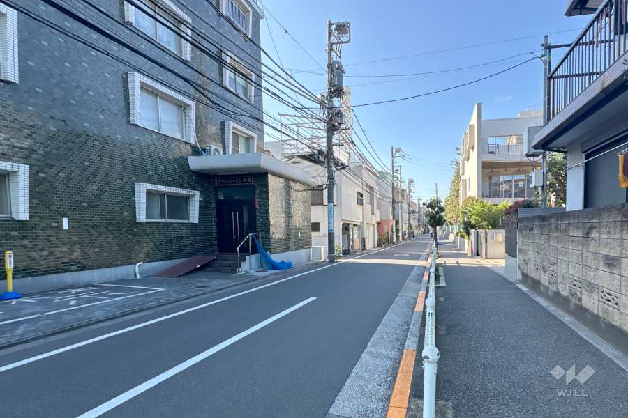 敷地北側の前面道路