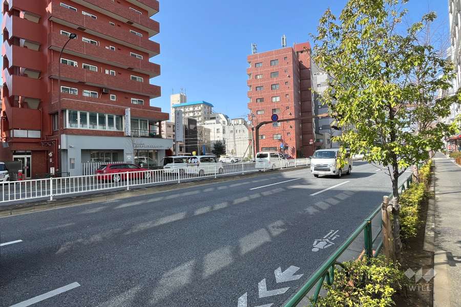 敷地北側の前面道路