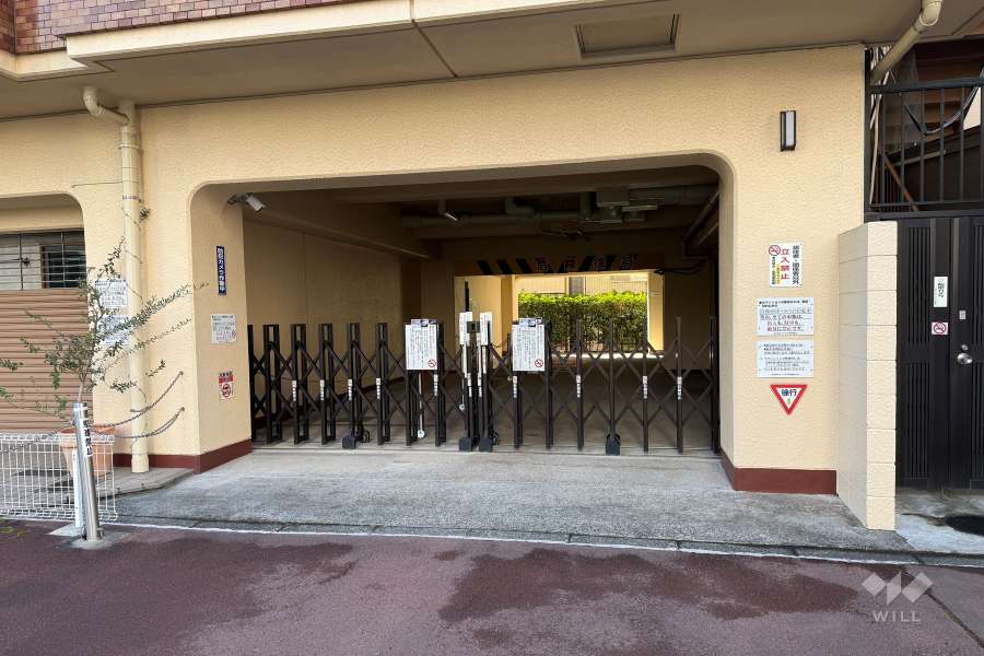 駐車場出入り口（ゲート付き）