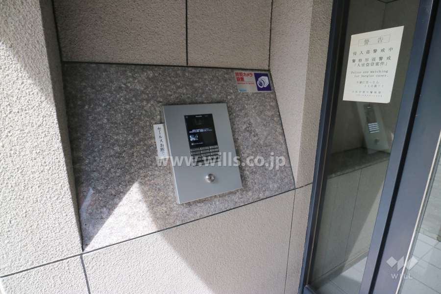 エントランスにはオートロックがあります。