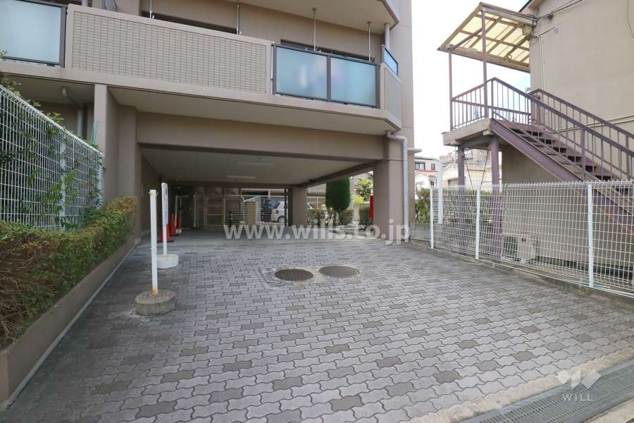 駐車場出入り口