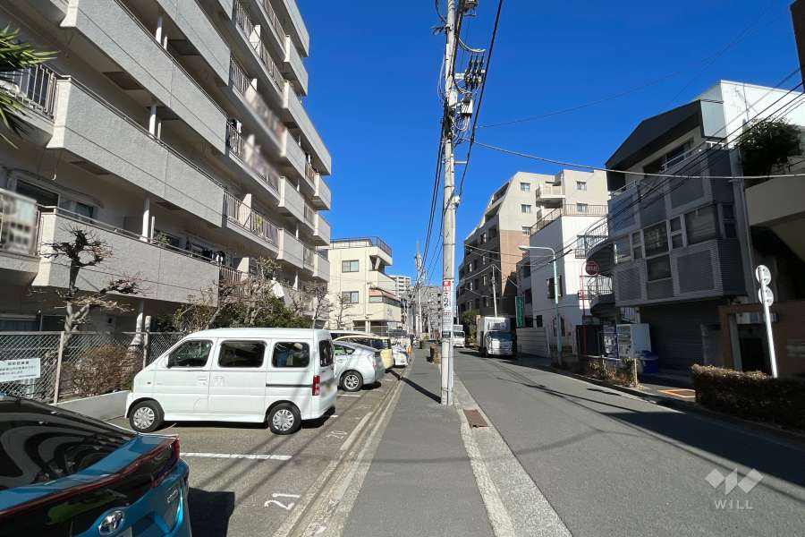 敷地東側の前面道路