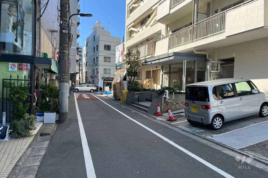 敷地東側の前面道路