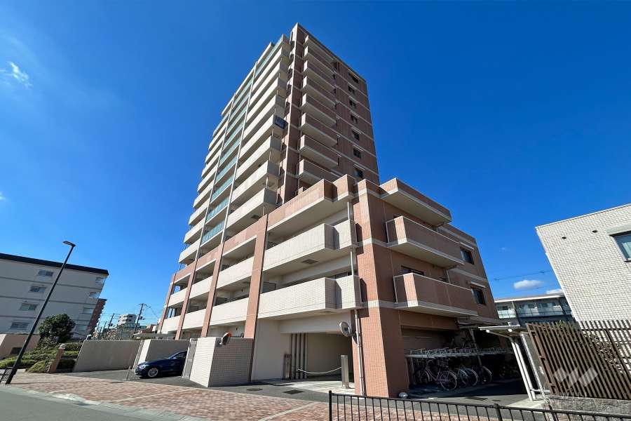 ネバーランド吹田クラシオン（南東側から）