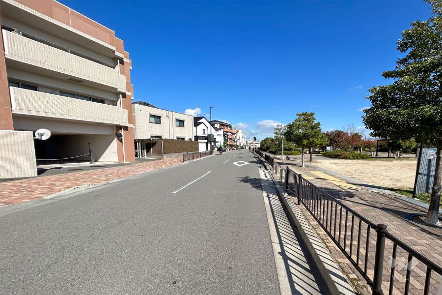 敷地南東側の前面道路