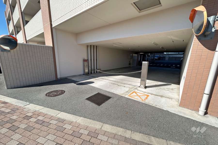 駐車場の出入り口（ロボットゲート付き）