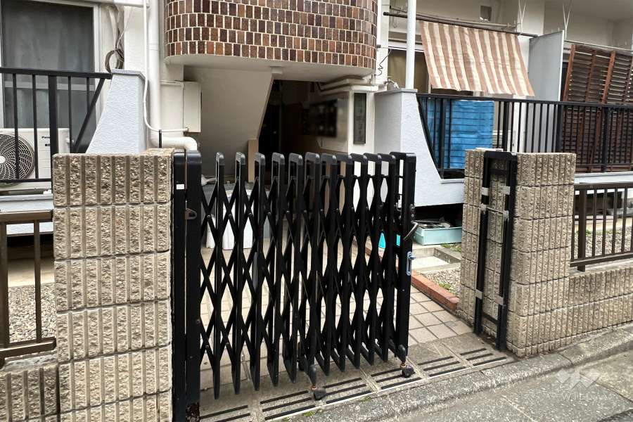 敷地入り口