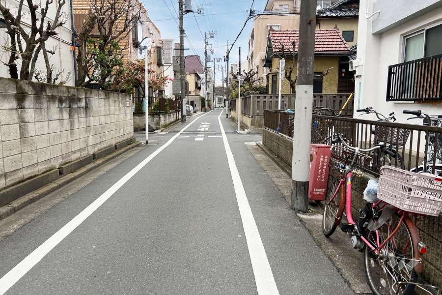 敷地南東側の前面道路