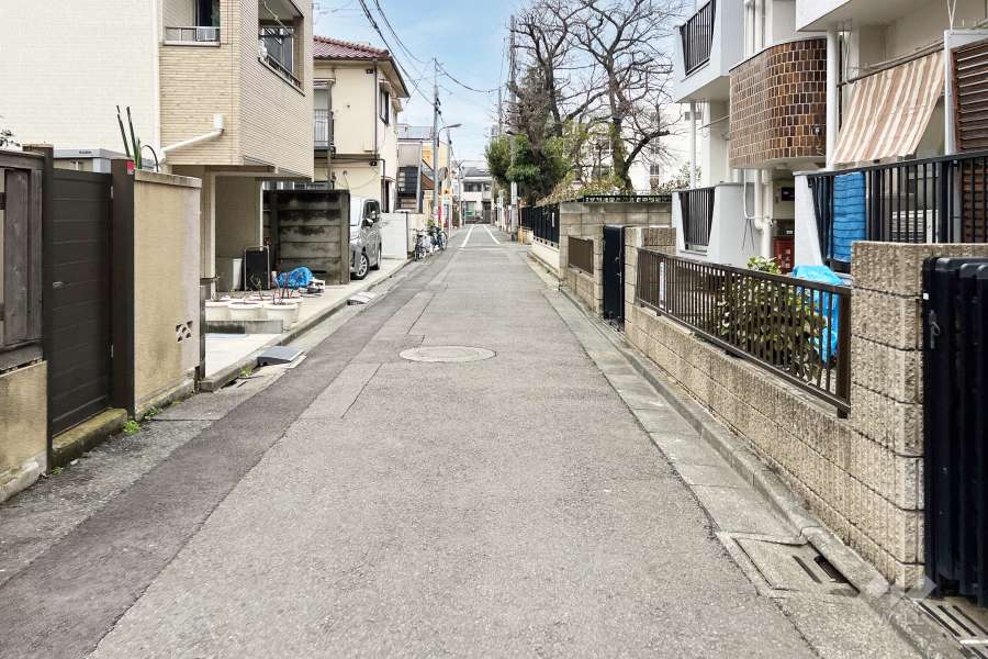 敷地南西側の前面道路