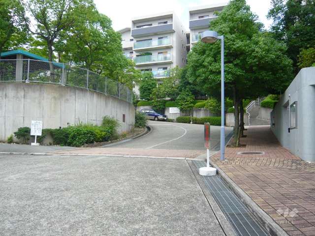 日商岩井芦屋ガーデンヒルズの出入り口