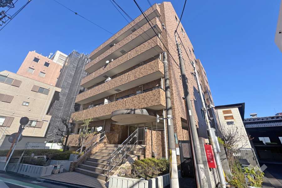 コスモプレイス巣鴨の外観（南側から）