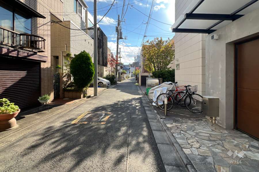 敷地南東側の前面道路