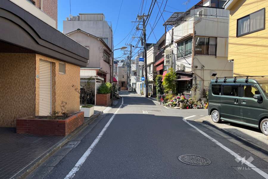 敷地北側の前面道路