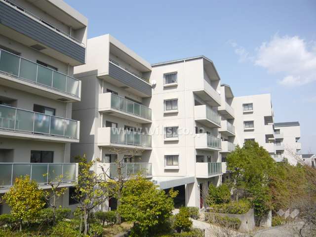 日商岩井芦屋ガーデンヒルズ6号棟の外観（南から）
