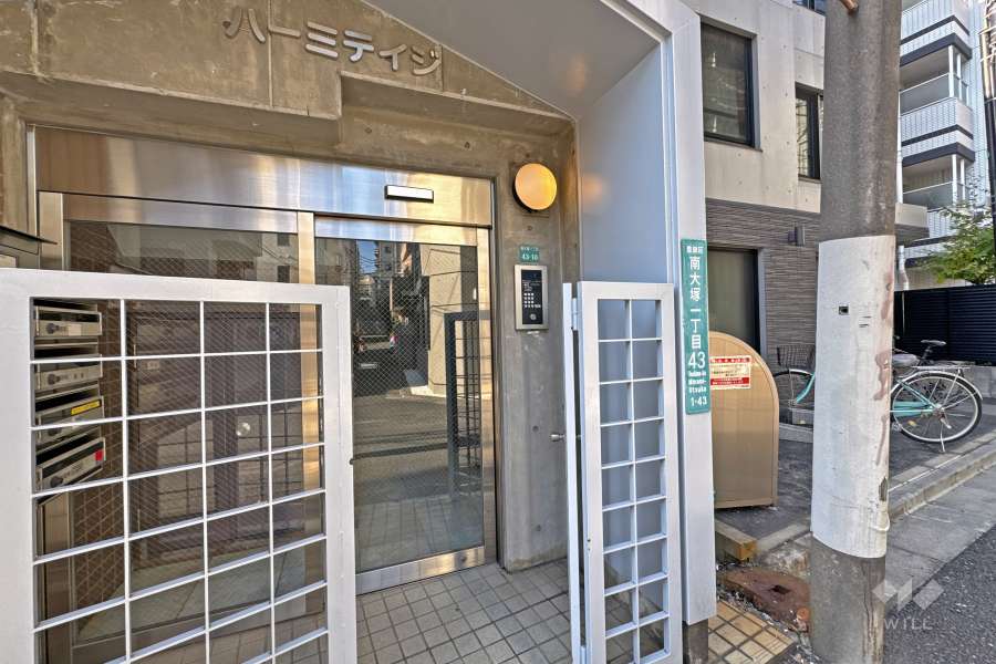 エントランスはオートロック付きです。