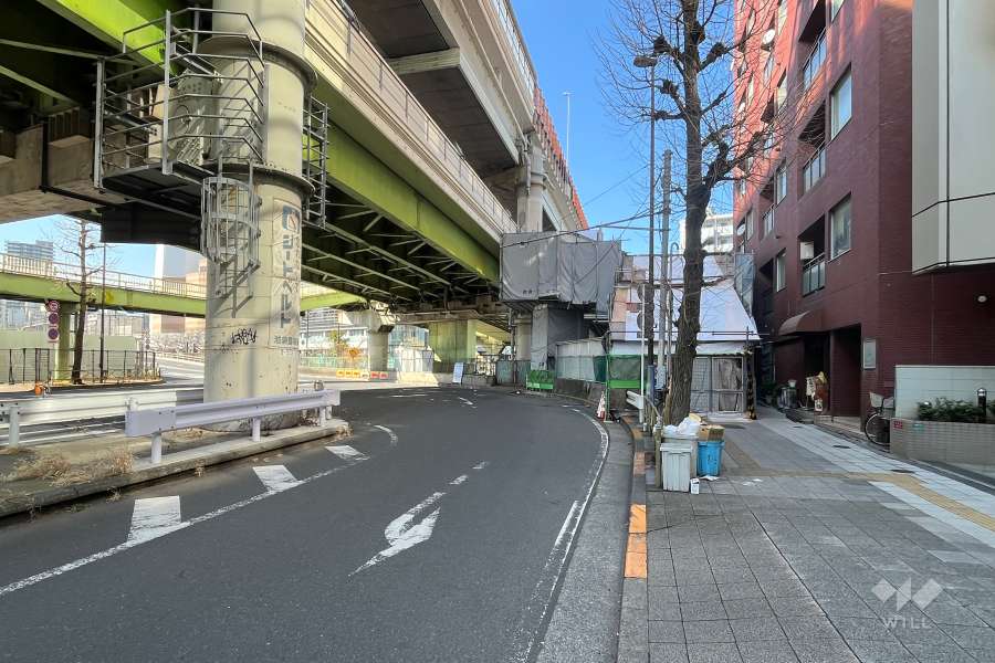 敷地南西側の前面道路