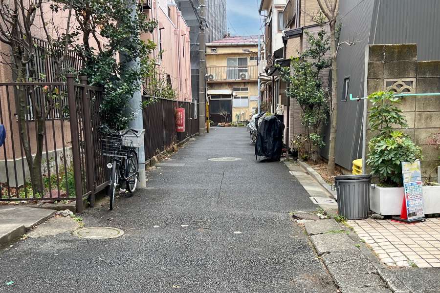 敷地南東側の前面道路