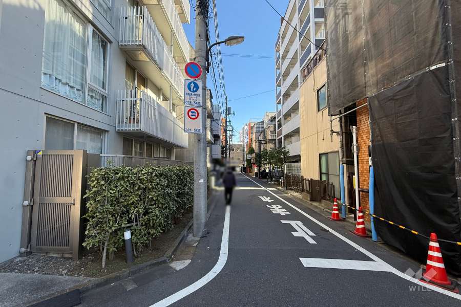 敷地南側の前面道路