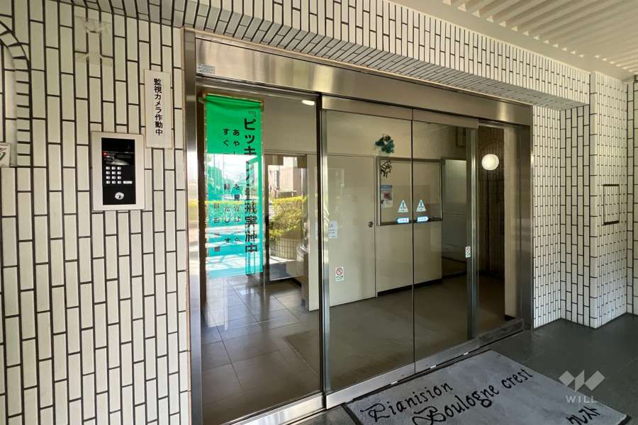 エントランスはオートロック付きです。