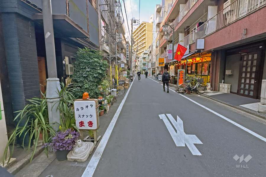 敷地の南側前面道路（東側から）