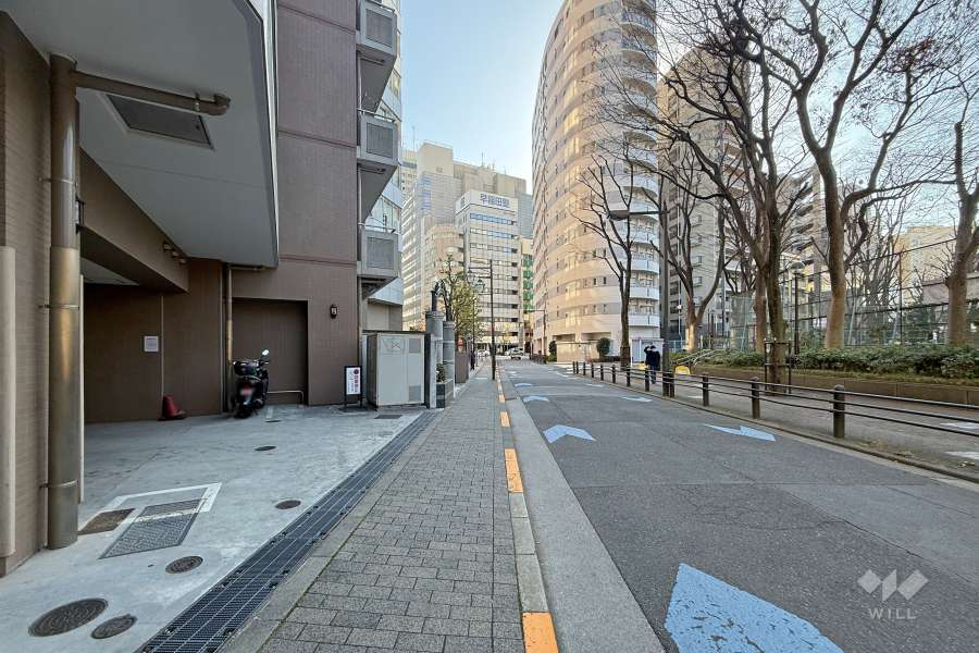 敷地北東側の前面道路