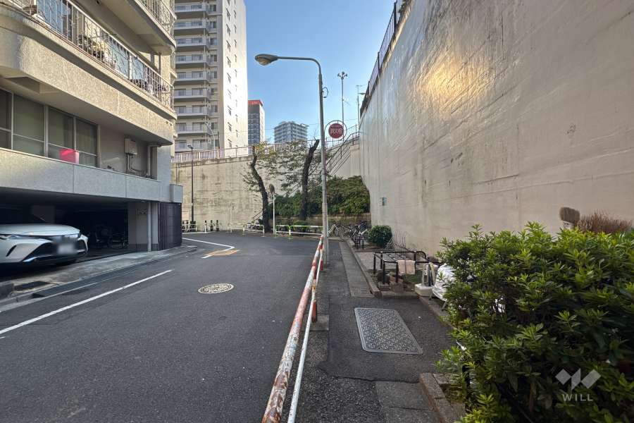 敷地東側の前面道路