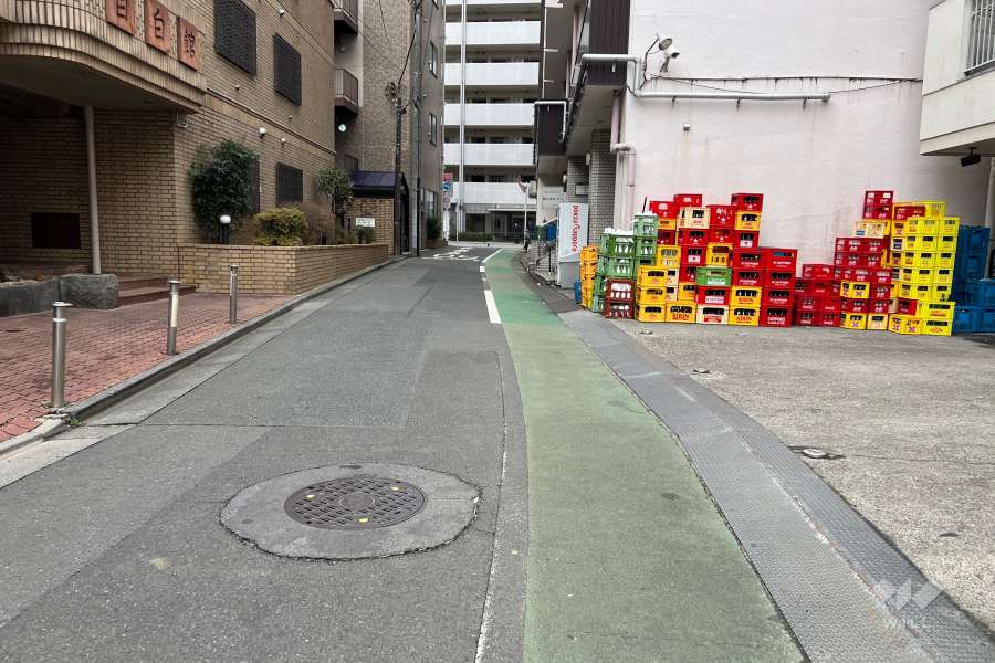 敷地東側の前面道路