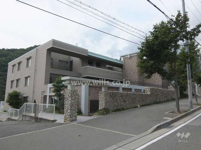 アーバンビュー芦屋山手B棟の外観（南東側から）