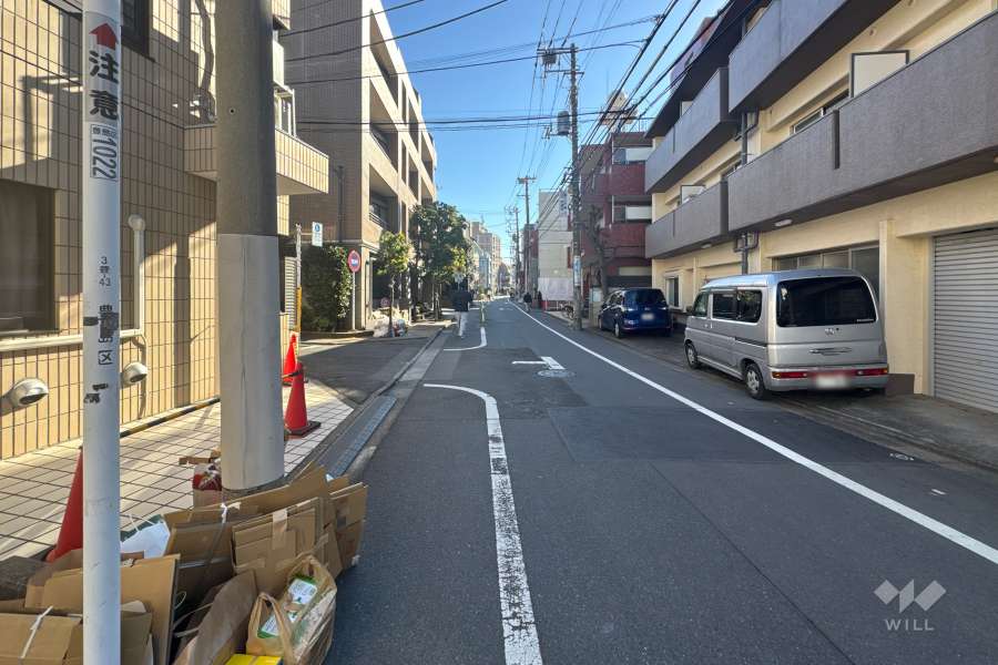 敷地北東側の前面道路